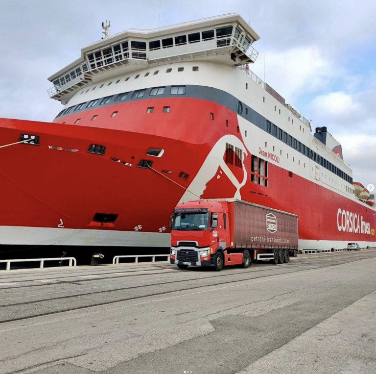Transport maritime Petroni