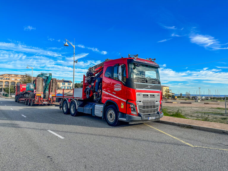 Camion de transport sur route