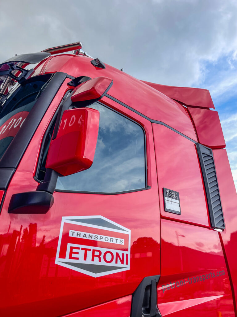Cabine de camion Petroni